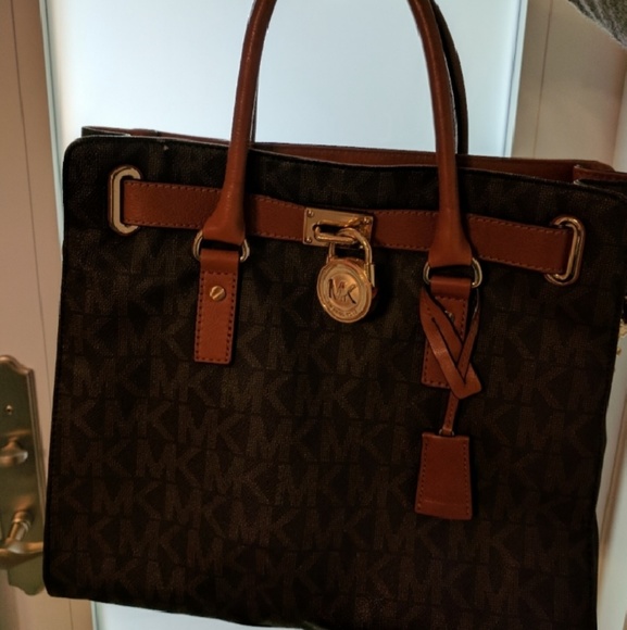 MICHAEL KORS LARGE MONOGRAMED HAMILTON BAG - Picture 2 of 7